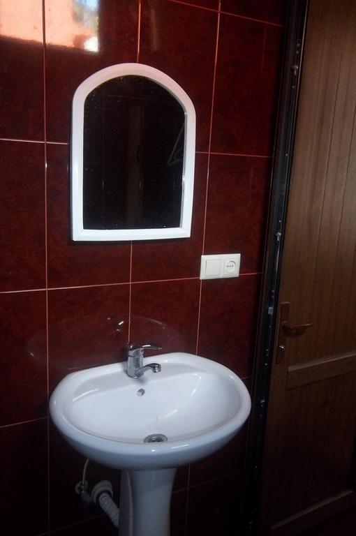 Temo'S Guesthouse Sarpi Exterior photo