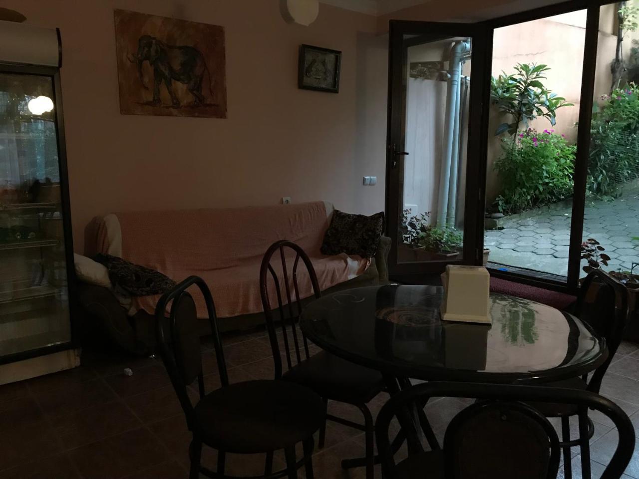 Temo'S Guesthouse Sarpi Exterior photo