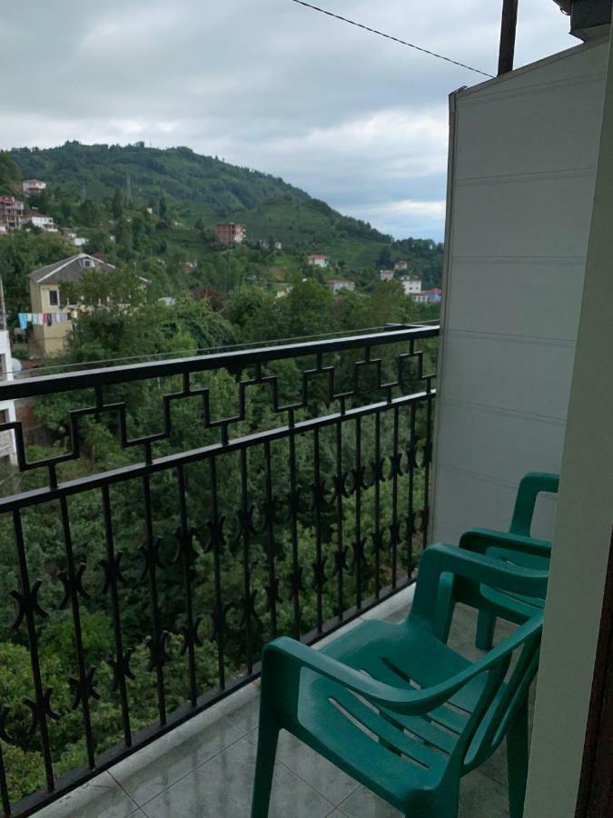 Temo'S Guesthouse Sarpi Exterior photo